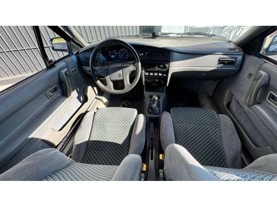 VOLKSWAGEN - SANTANA - 1993/1993 - Preta - Sob Consulta