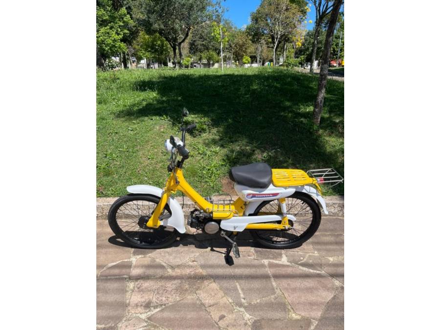 HONDA - PCX - 1975/1975 - Amarela - R$ 9.000,00