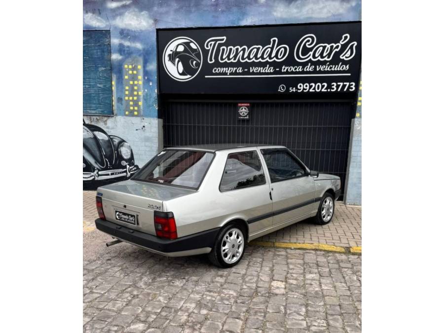 FIAT - PRÊMIO - 1987/1987 - Prata - R$ 18.900,00