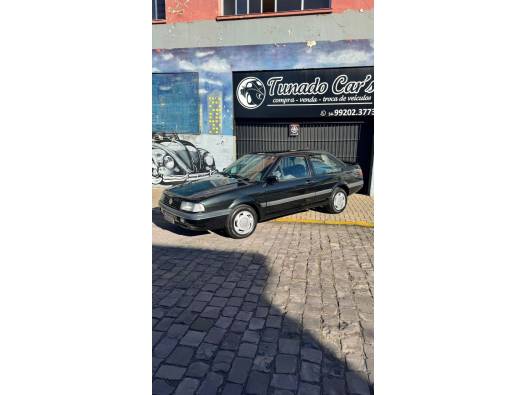 VOLKSWAGEN - SANTANA - 1993/1993 - Preta - Sob Consulta