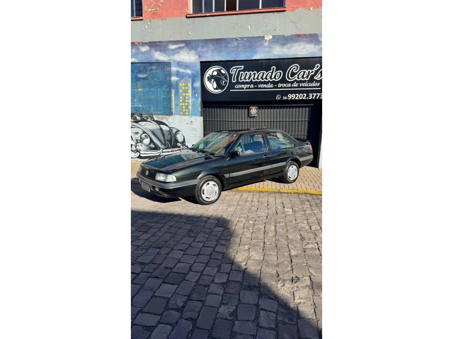 VOLKSWAGEN - SANTANA - 1993/1993 - Preta - Sob Consulta