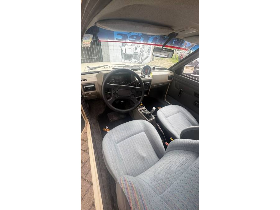 VOLKSWAGEN - GOL - 1993/1993 - Amarela - R$ 23.900,00