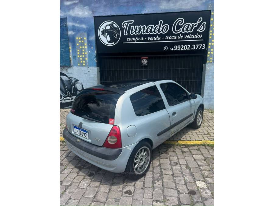 RENAULT - CLIO - 2004/2004 - Prata - R$ 13.500,00