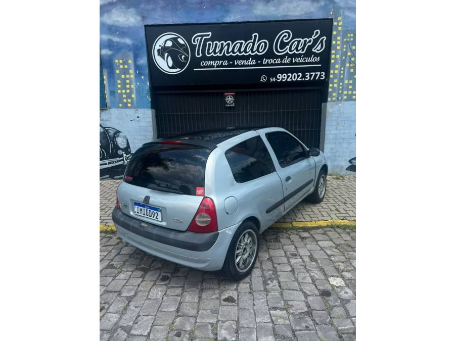 RENAULT - CLIO - 2004/2004 - Prata - R$ 13.500,00